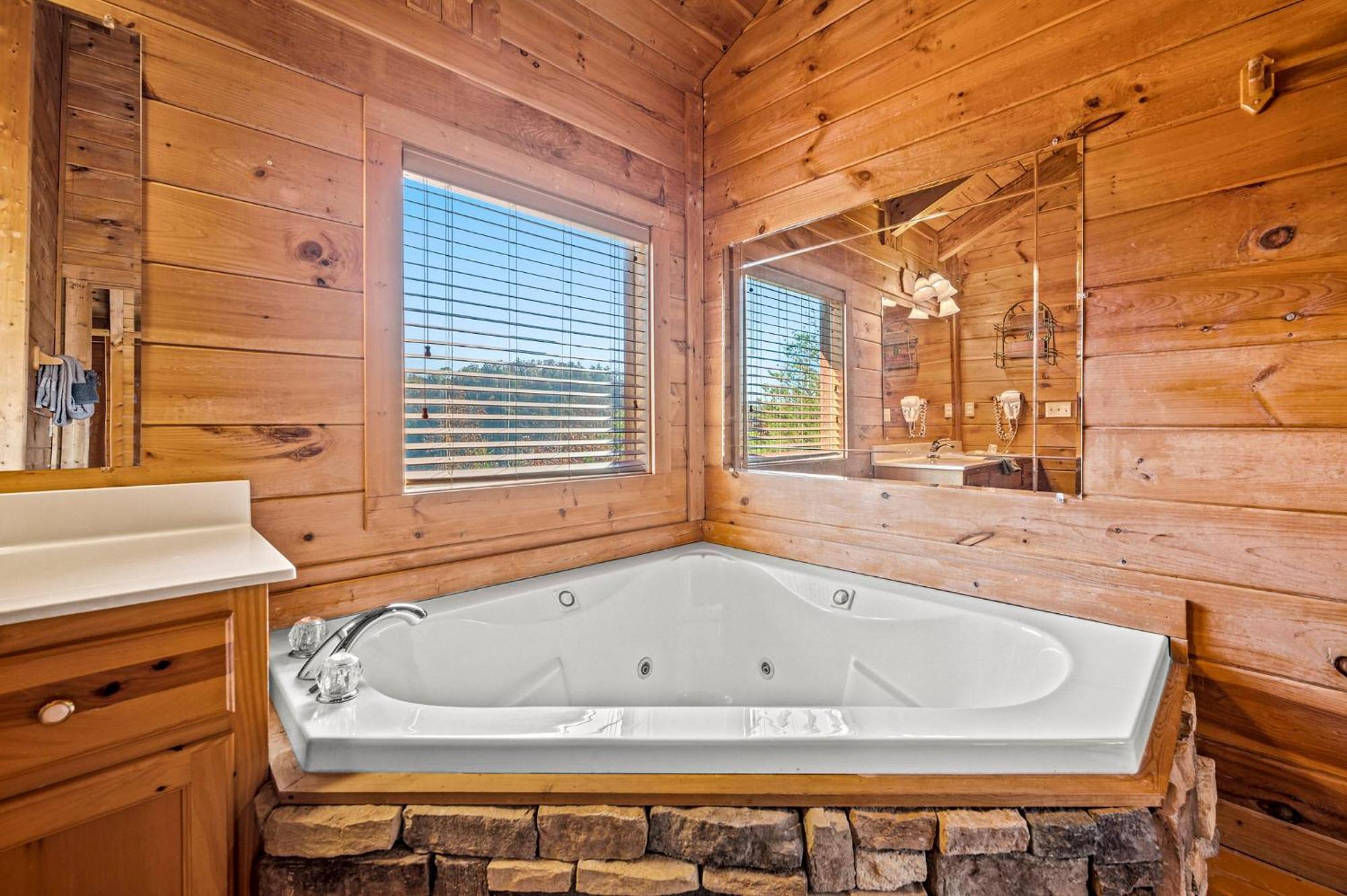 Bearfoot Pines - True Log Cabin - Wi-Fi, Hot Tub, Fishing, Deck With Views! - Mins To Pf سيفيرفيل المظهر الخارجي الصورة