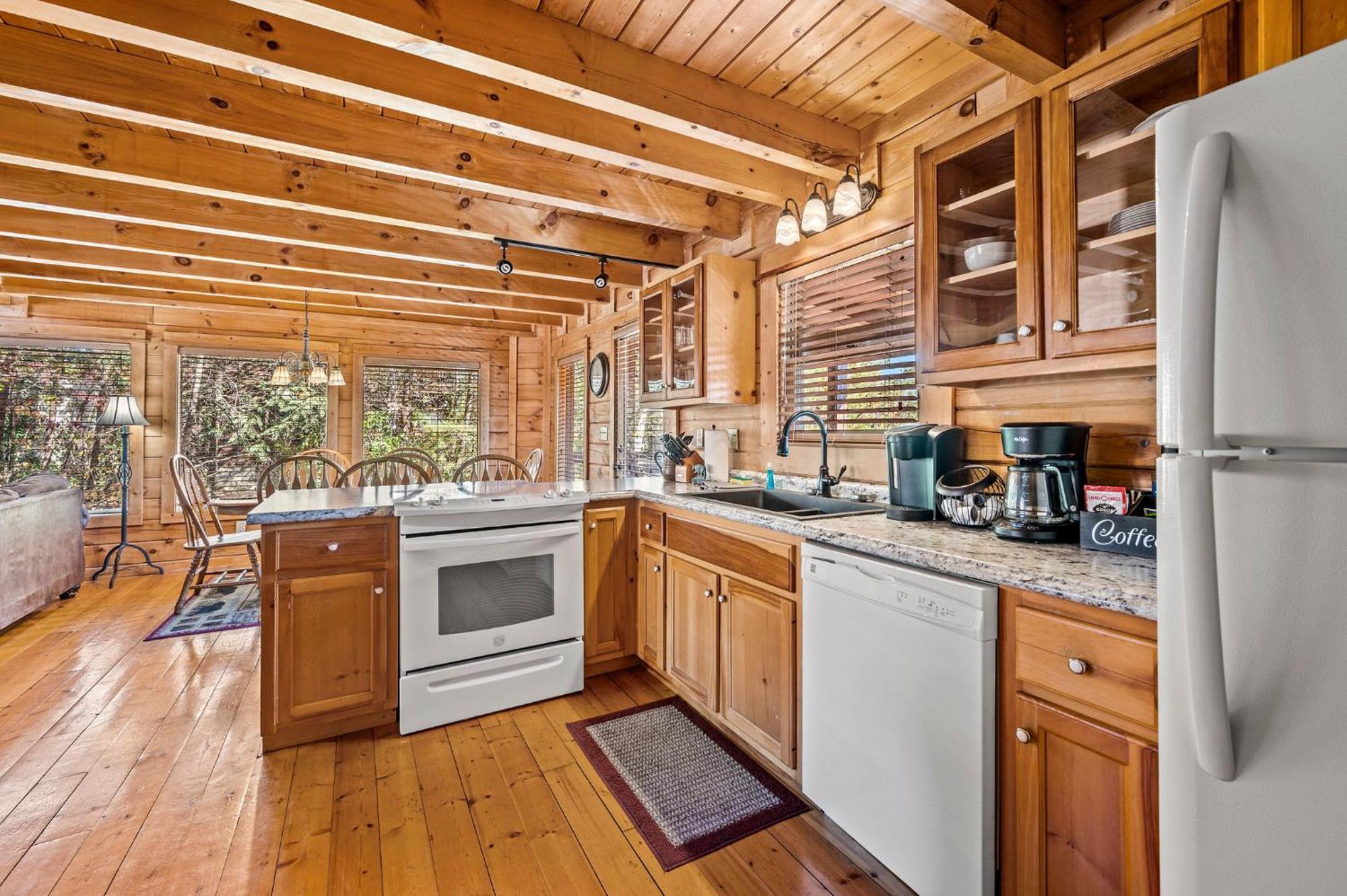 Bearfoot Pines - True Log Cabin - Wi-Fi, Hot Tub, Fishing, Deck With Views! - Mins To Pf سيفيرفيل المظهر الخارجي الصورة