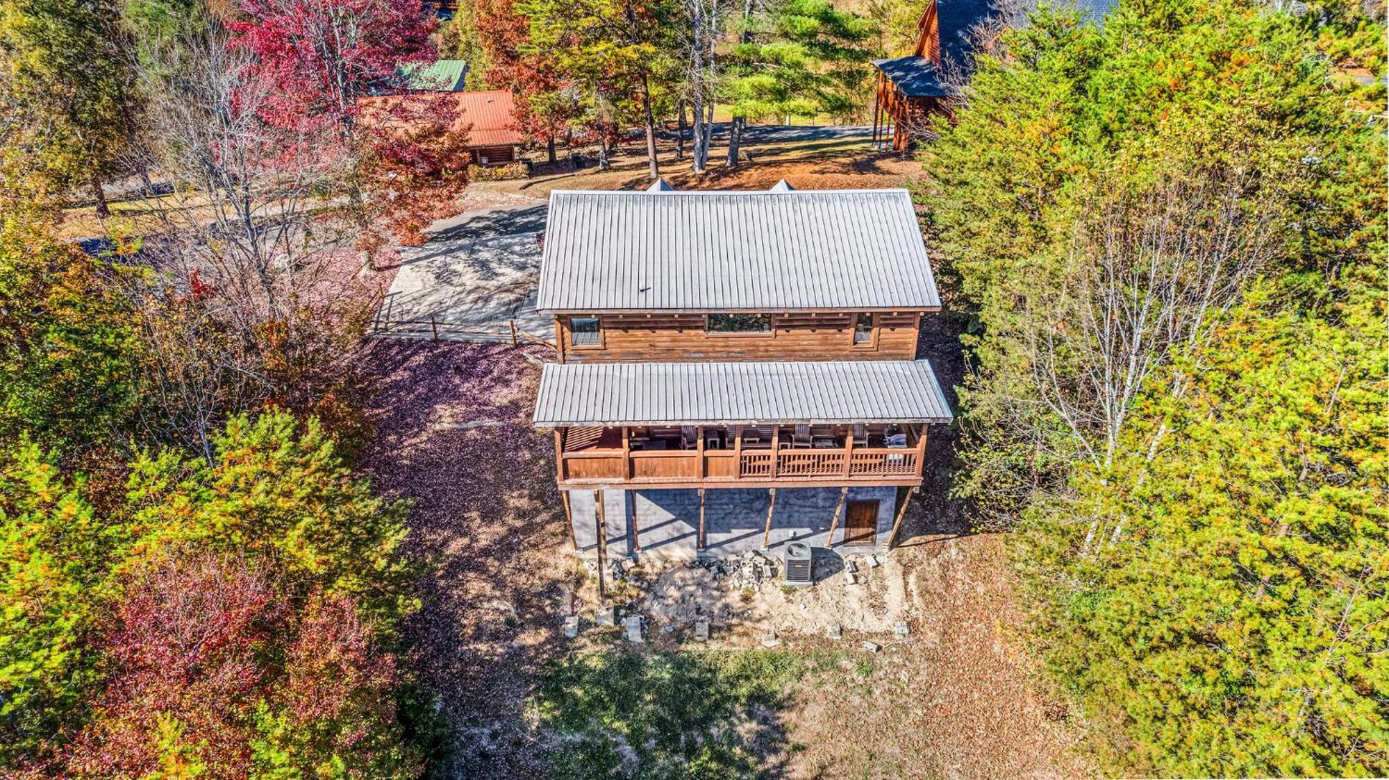 Bearfoot Pines - True Log Cabin - Wi-Fi, Hot Tub, Fishing, Deck With Views! - Mins To Pf سيفيرفيل المظهر الخارجي الصورة