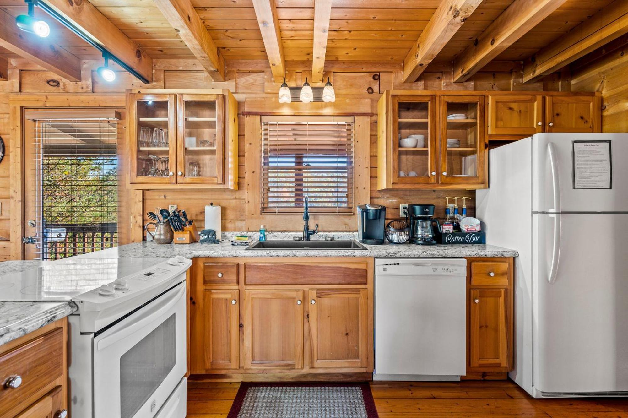 Bearfoot Pines - True Log Cabin - Wi-Fi, Hot Tub, Fishing, Deck With Views! - Mins To Pf سيفيرفيل المظهر الخارجي الصورة